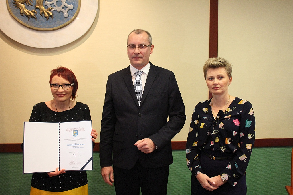 W Ratuszu prezydent i radni odebrali zaświadczenia