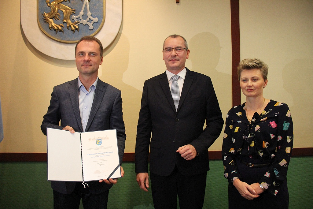 W Ratuszu prezydent i radni odebrali zaświadczenia