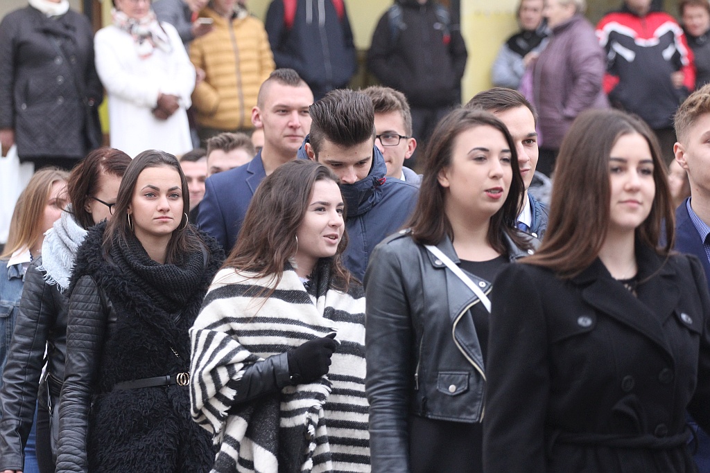 Miał być Polonez na Sto Par. zatańczyło prawie dwieście