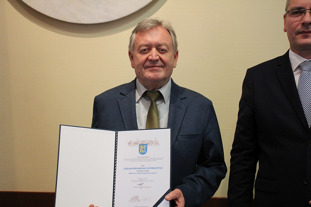 W Ratuszu prezydent i radni odebrali zaświadczenia