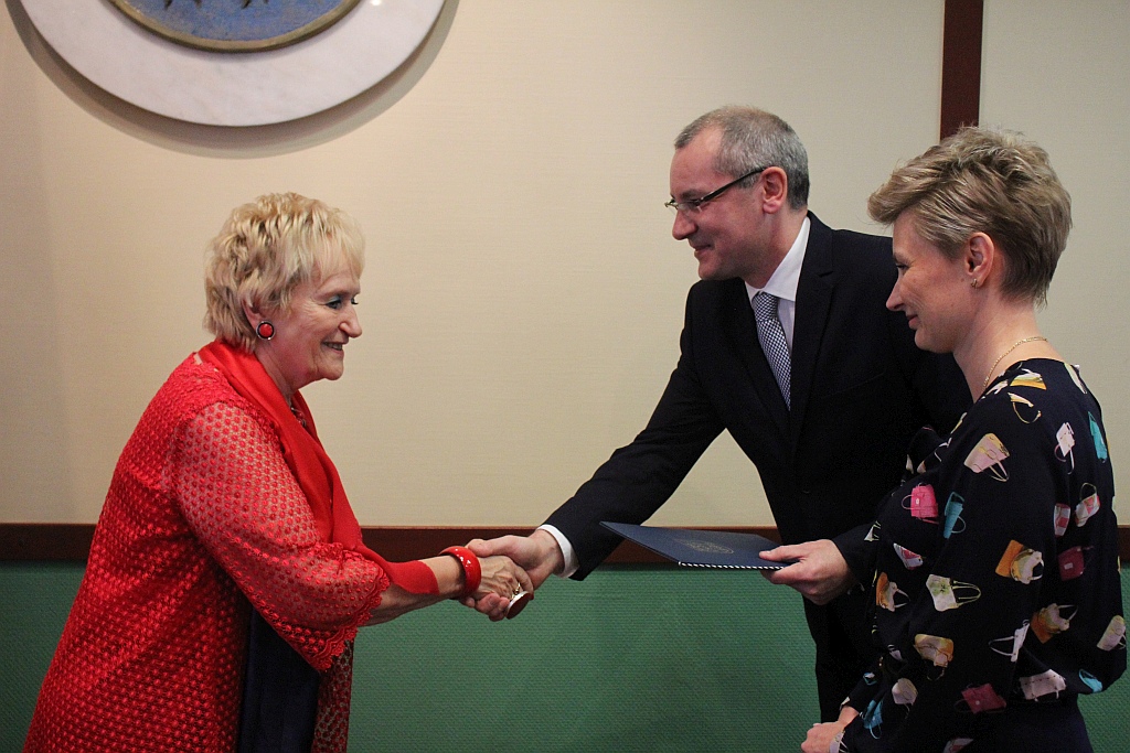 W Ratuszu prezydent i radni odebrali zaświadczenia