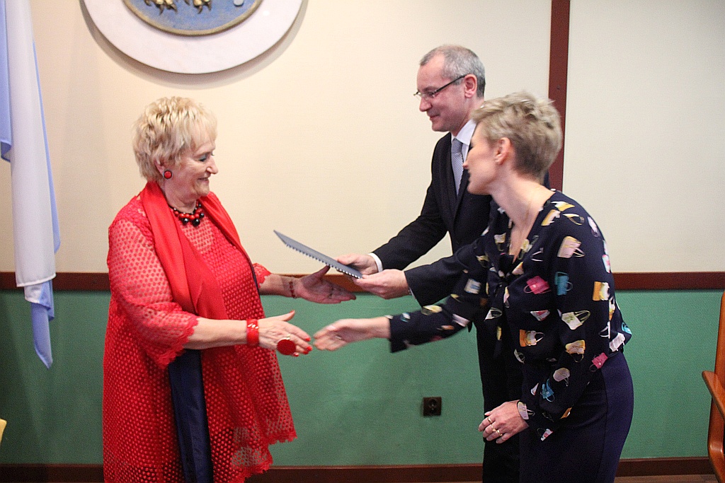 W Ratuszu prezydent i radni odebrali zaświadczenia