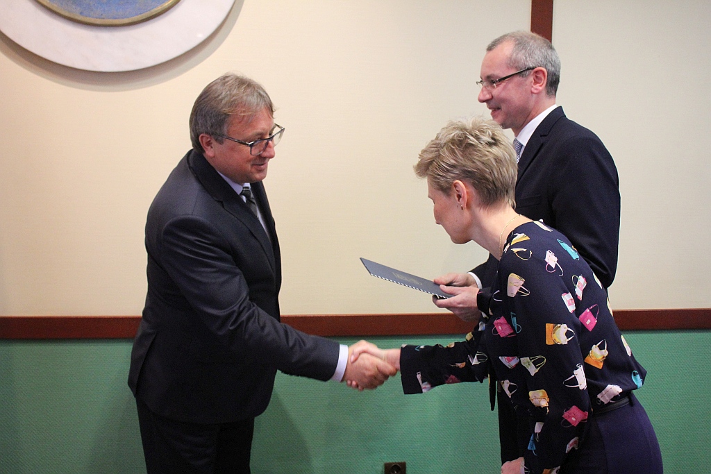 W Ratuszu prezydent i radni odebrali zaświadczenia