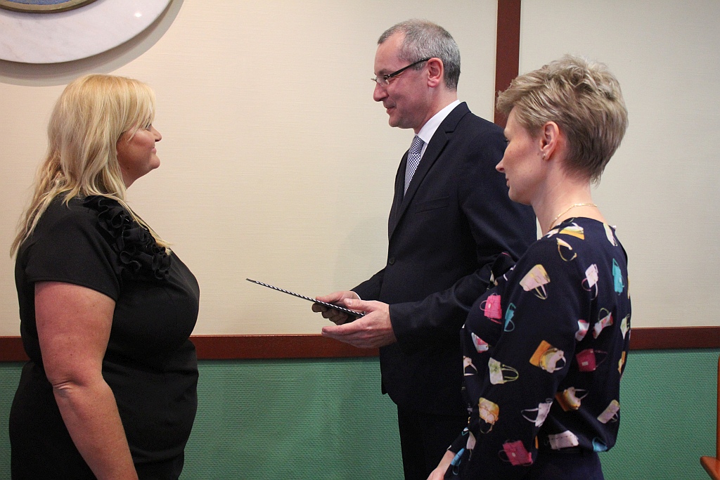 W Ratuszu prezydent i radni odebrali zaświadczenia