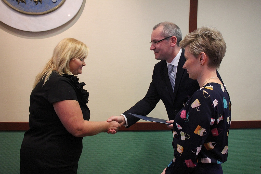 W Ratuszu prezydent i radni odebrali zaświadczenia
