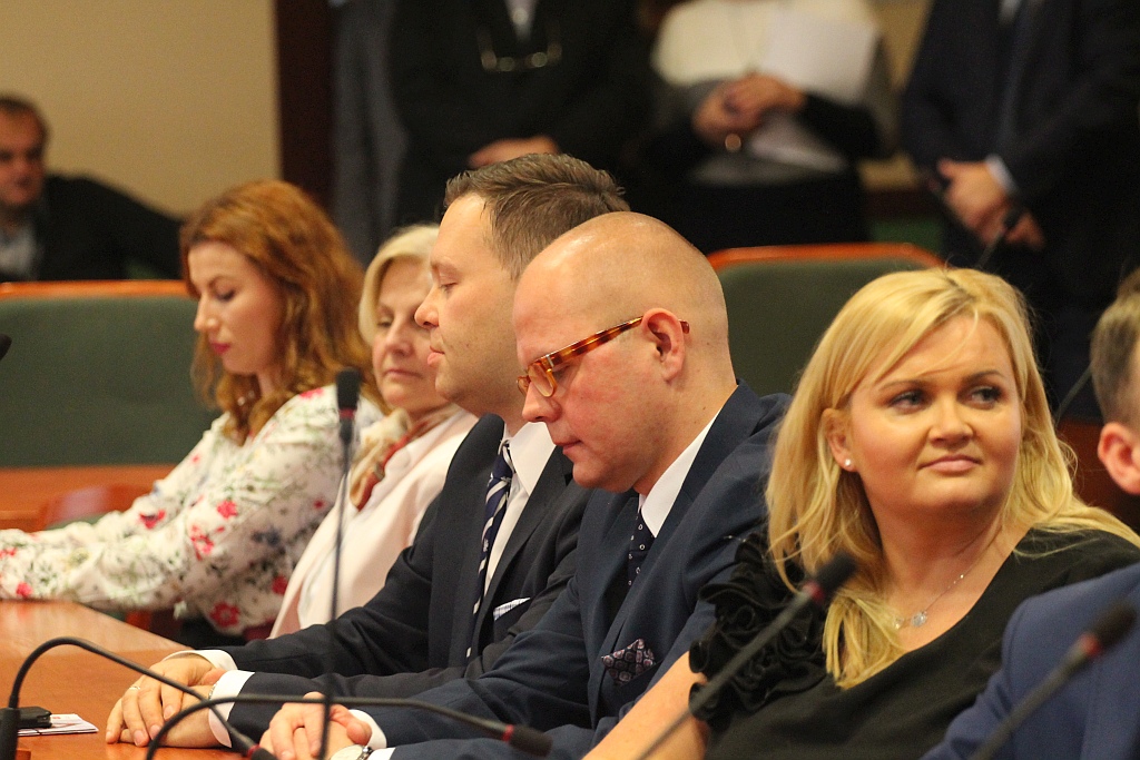 W Ratuszu prezydent i radni odebrali zaświadczenia
