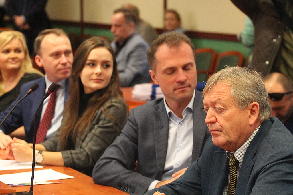 W Ratuszu prezydent i radni odebrali zaświadczenia
