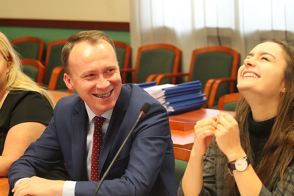 W Ratuszu prezydent i radni odebrali zaświadczenia