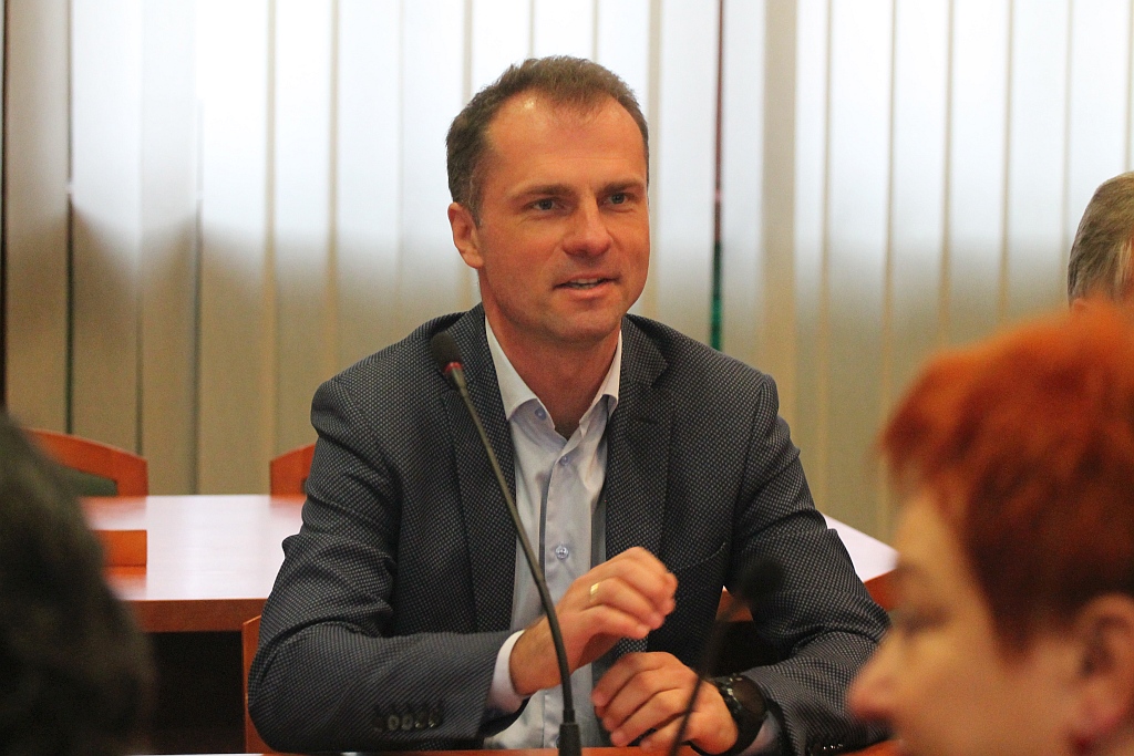 W Ratuszu prezydent i radni odebrali zaświadczenia