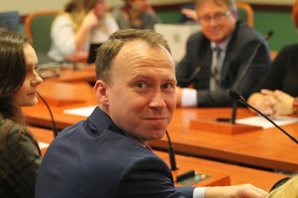 W Ratuszu prezydent i radni odebrali zaświadczenia