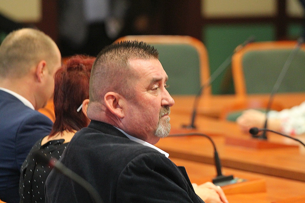 W Ratuszu prezydent i radni odebrali zaświadczenia