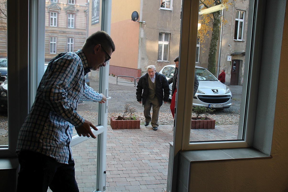 Stefan Czachor po raz pierwszy był z wizytą u fryzjera