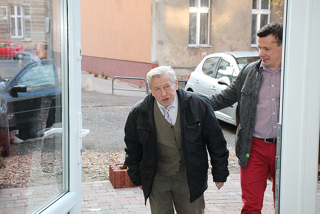 Stefan Czachor po raz pierwszy był z wizytą u fryzjera