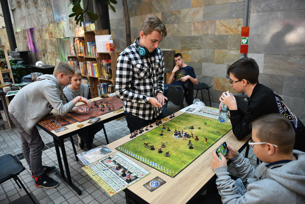 Turniej gier i planszowisko w dużym patio Galerii Piastów