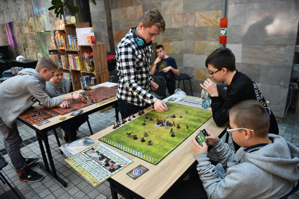 Turniej gier i planszowisko w dużym patio Galerii Piastów