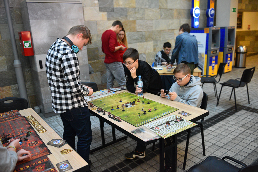 Turniej gier i planszowisko w dużym patio Galerii Piastów