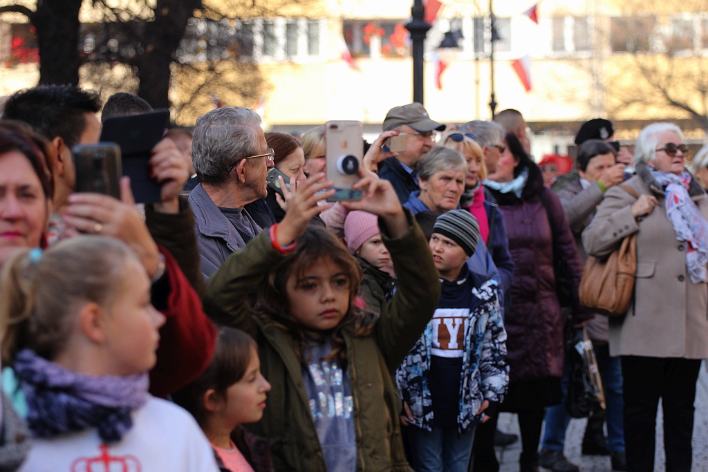 Klasy mundurowe ślubowały na płycie Rynku             
