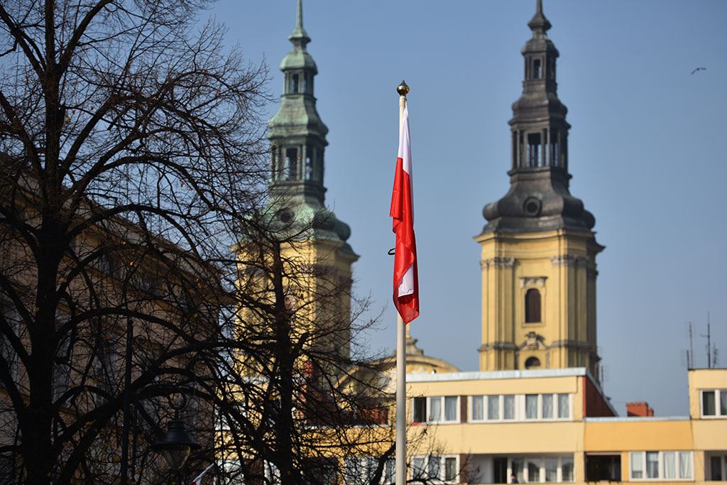 Uczniowie klas mundurowych ślubowali Biało – Czerwonej