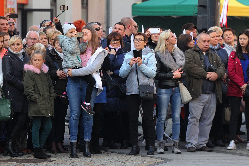Klasy mundurowe ślubowały na płycie Rynku             
