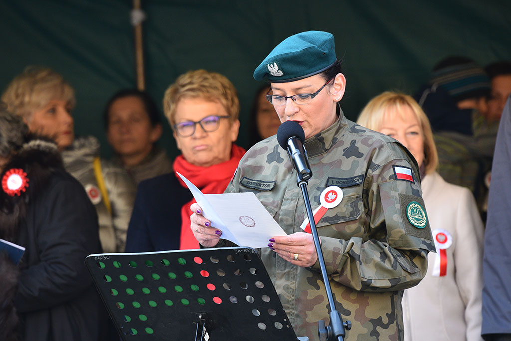 Uczniowie klas mundurowych ślubowali Biało – Czerwonej