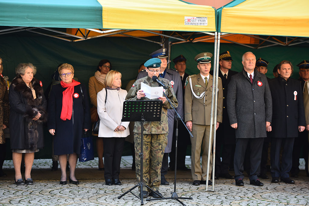 Uczniowie klas mundurowych ślubowali Biało – Czerwonej