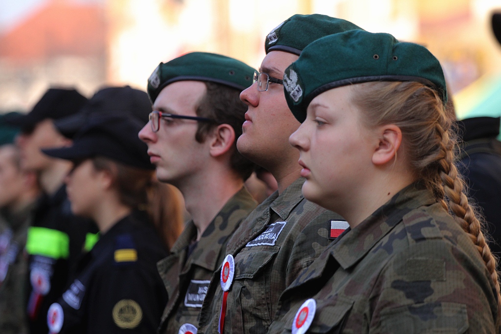 Klasy mundurowe ślubowały na płycie Rynku             
