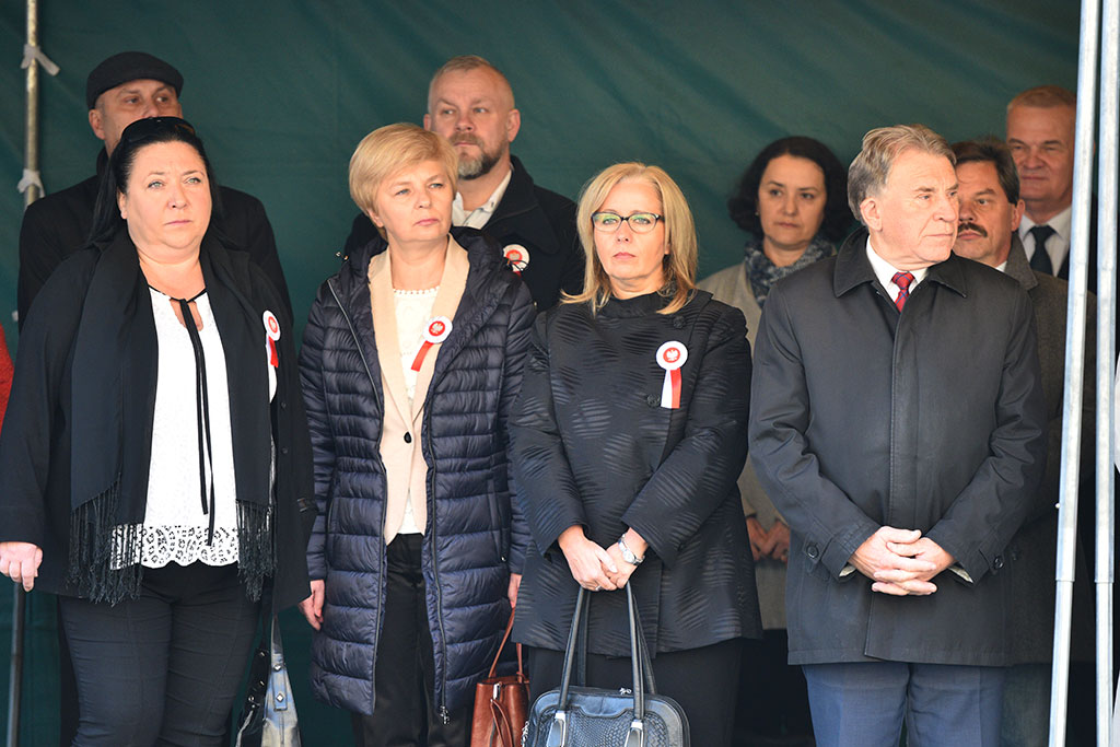 Uczniowie klas mundurowych ślubowali Biało – Czerwonej