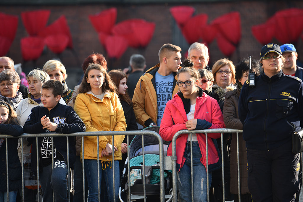 Uczniowie klas mundurowych ślubowali Biało – Czerwonej