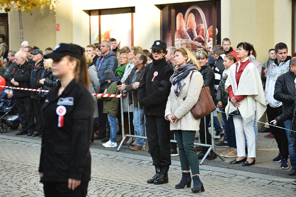 Uczniowie klas mundurowych ślubowali Biało – Czerwonej