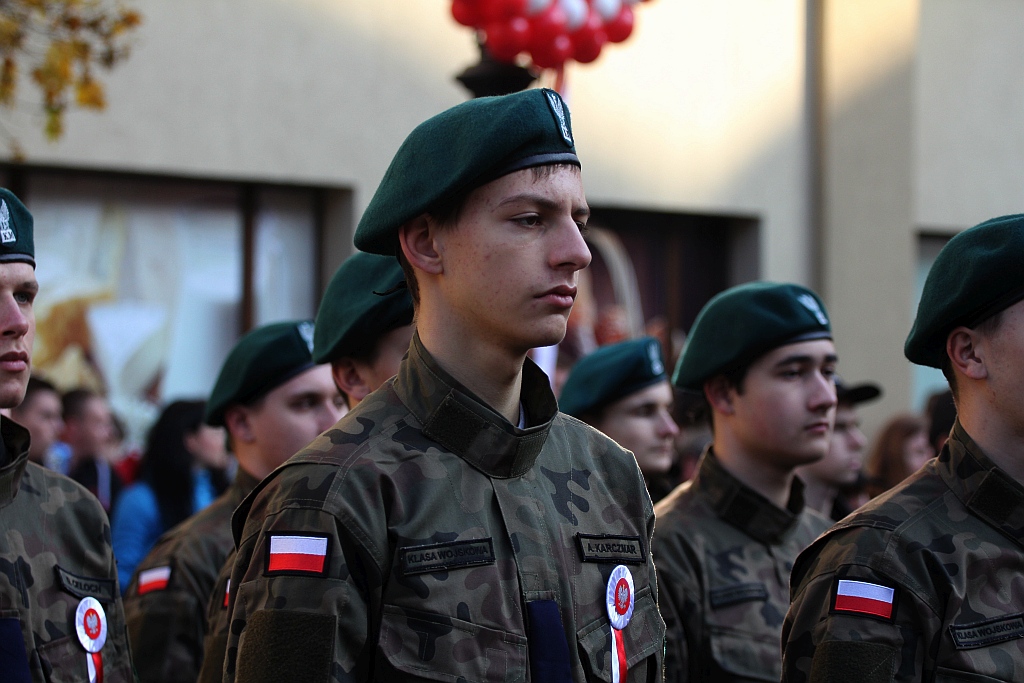 Klasy mundurowe ślubowały na płycie Rynku             

