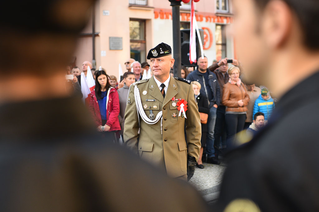 Uczniowie klas mundurowych ślubowali Biało – Czerwonej