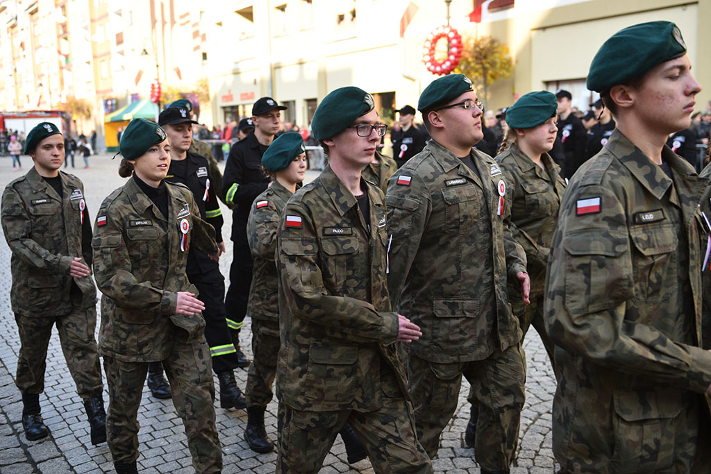 Uczniowie klas mundurowych ślubowali Biało – Czerwonej
