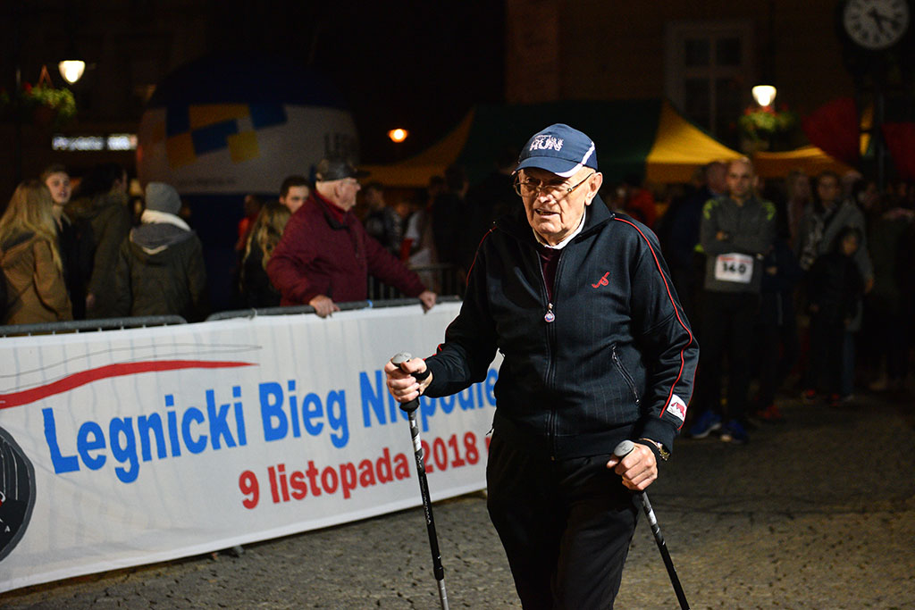 Dzieci, młodzież i kijkarze na Biegu Niepodległości
