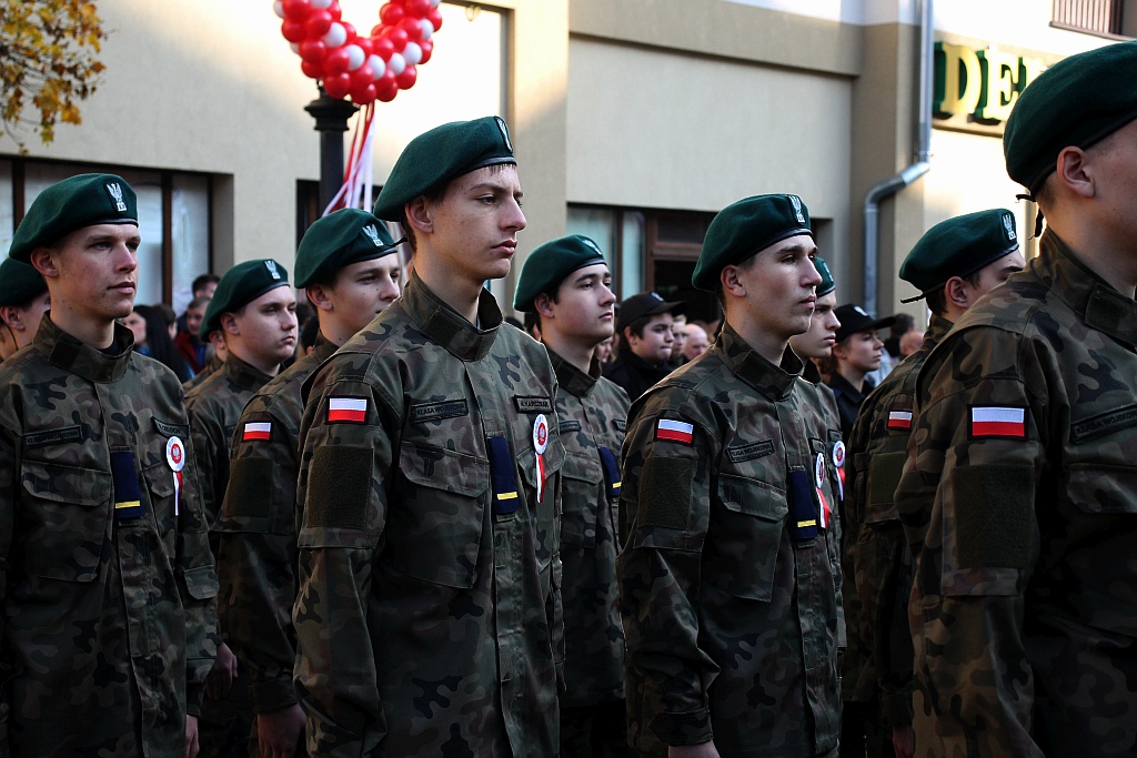 Klasy mundurowe ślubowały na płycie Rynku             
