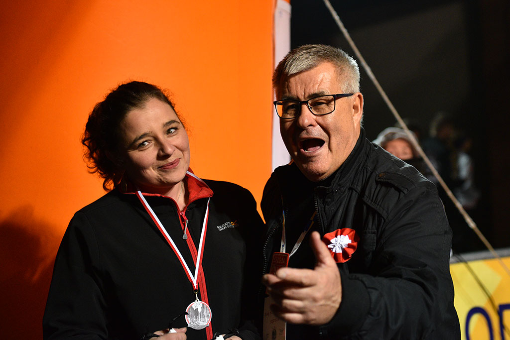 Dzieci, młodzież i kijkarze na Biegu Niepodległości