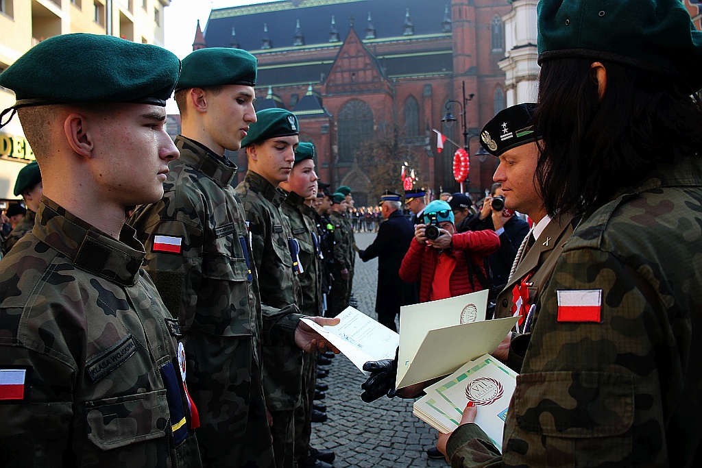 Klasy mundurowe ślubowały na płycie Rynku             
