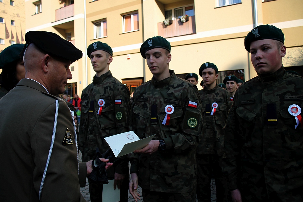 Klasy mundurowe ślubowały na płycie Rynku             

