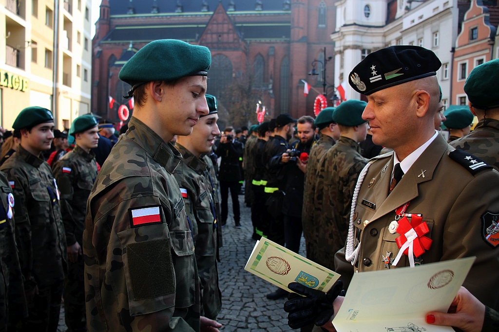 Klasy mundurowe ślubowały na płycie Rynku             
