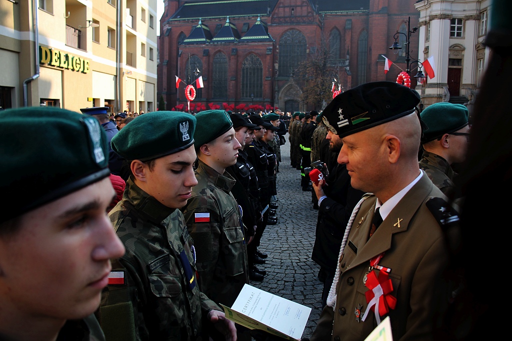 Klasy mundurowe ślubowały na płycie Rynku             
