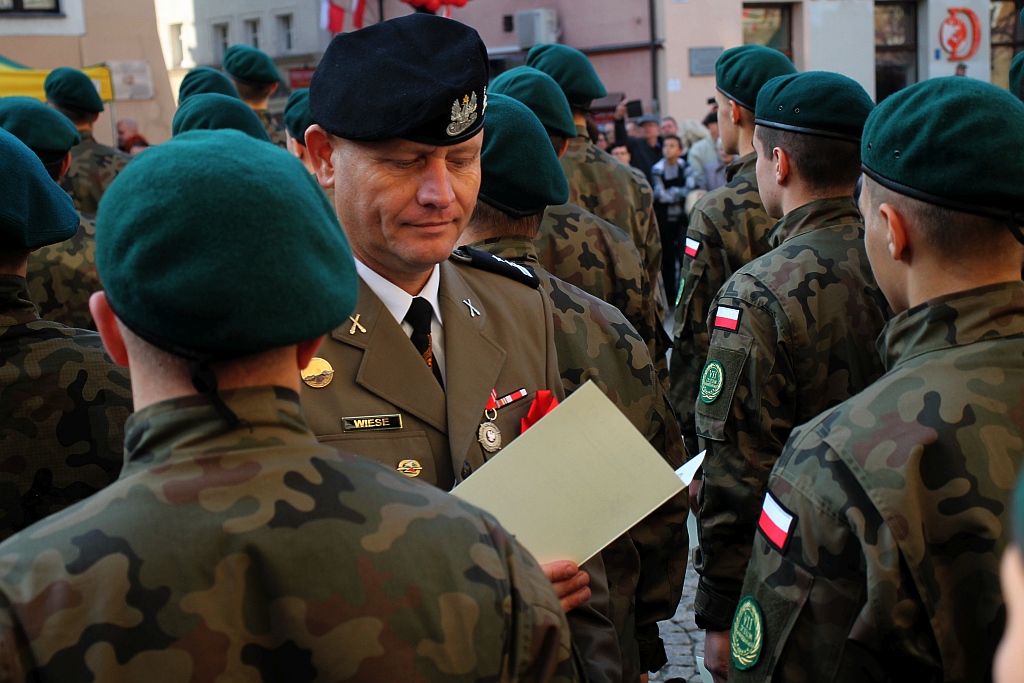 Klasy mundurowe ślubowały na płycie Rynku             
