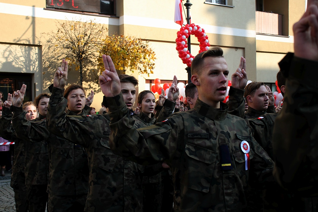 Klasy mundurowe ślubowały na płycie Rynku             
