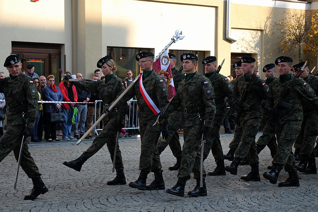 Klasy mundurowe ślubowały na płycie Rynku             
