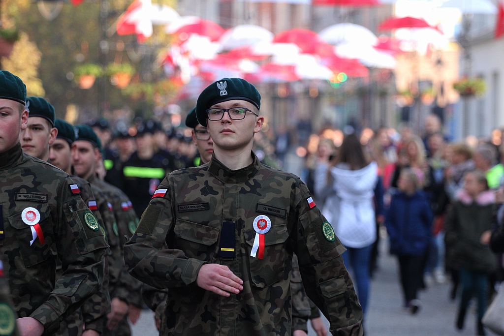Klasy mundurowe ślubowały na płycie Rynku             
