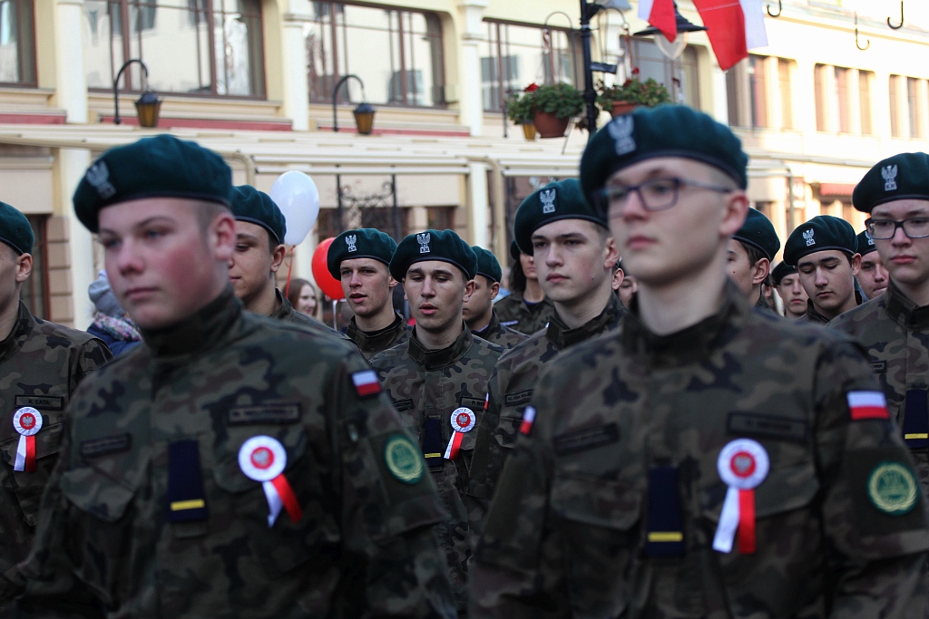 Klasy mundurowe ślubowały na płycie Rynku             
