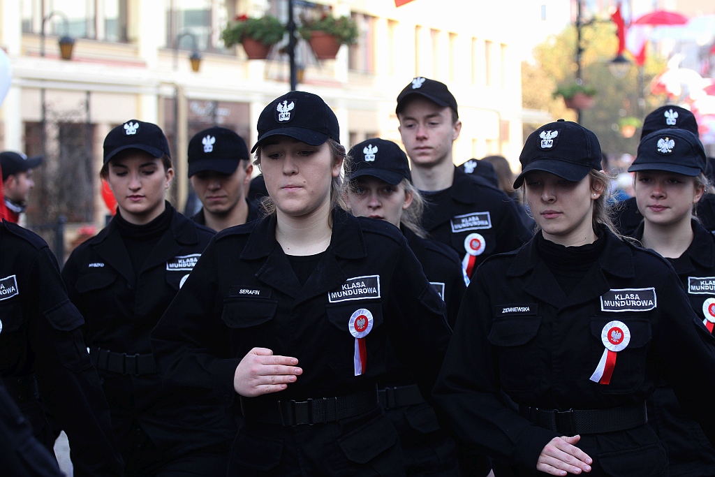 Klasy mundurowe ślubowały na płycie Rynku             
