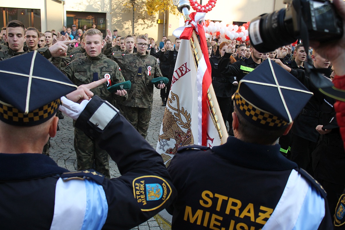 Klasy mundurowe ślubowały na płycie Rynku             
