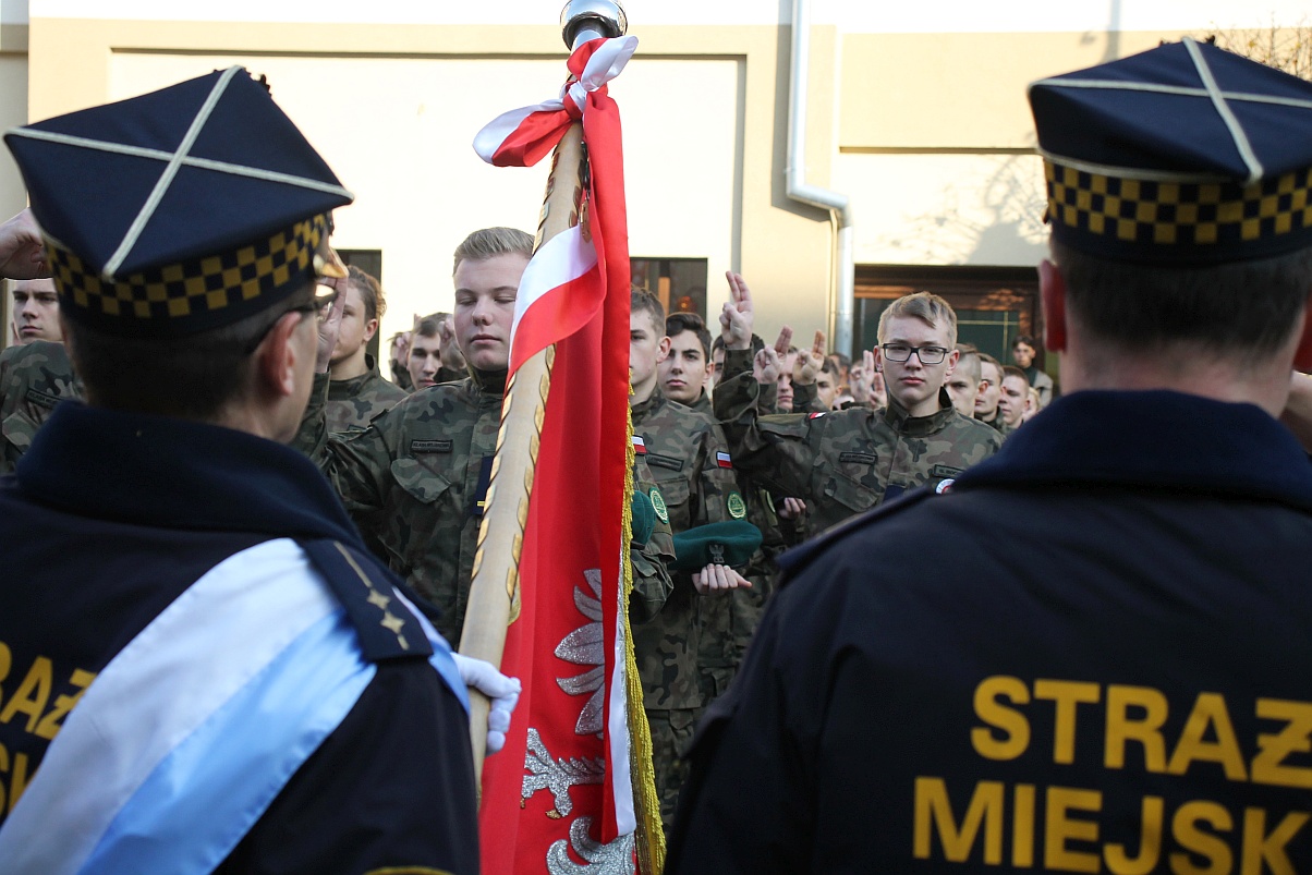 Klasy mundurowe ślubowały na płycie Rynku             
