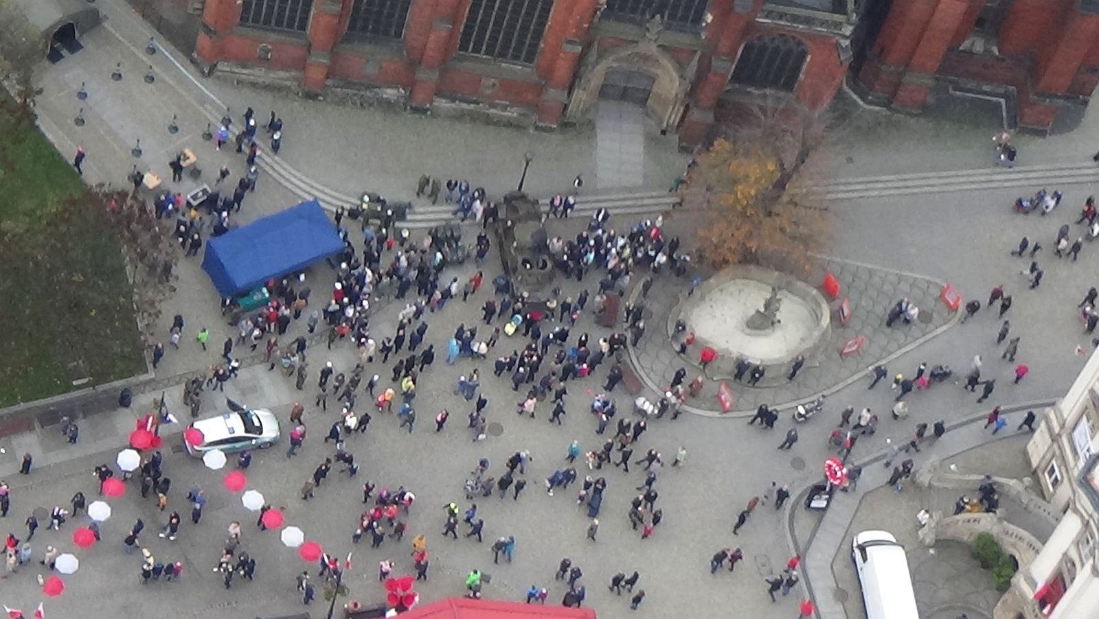 Obchody Święta Niepodległości widziane z motoparalotni AnTonio
