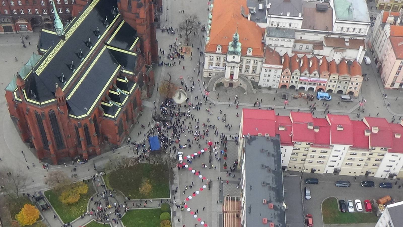Obchody Święta Niepodległości widziane z motoparalotni AnTonio