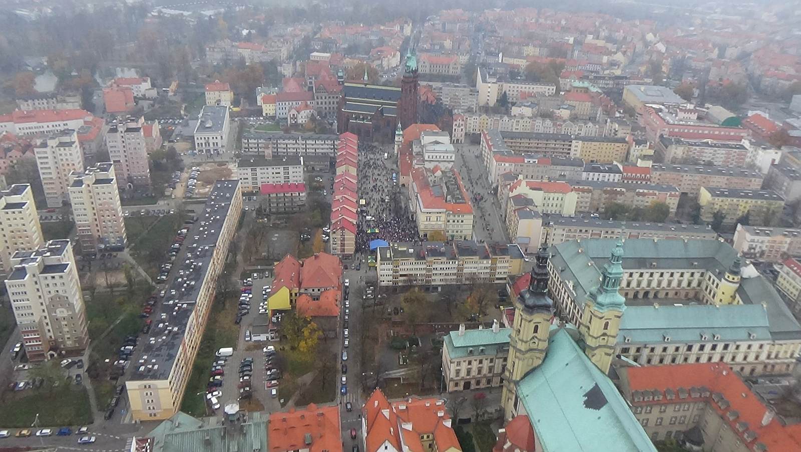 Obchody Święta Niepodległości widziane z motoparalotni AnTonio